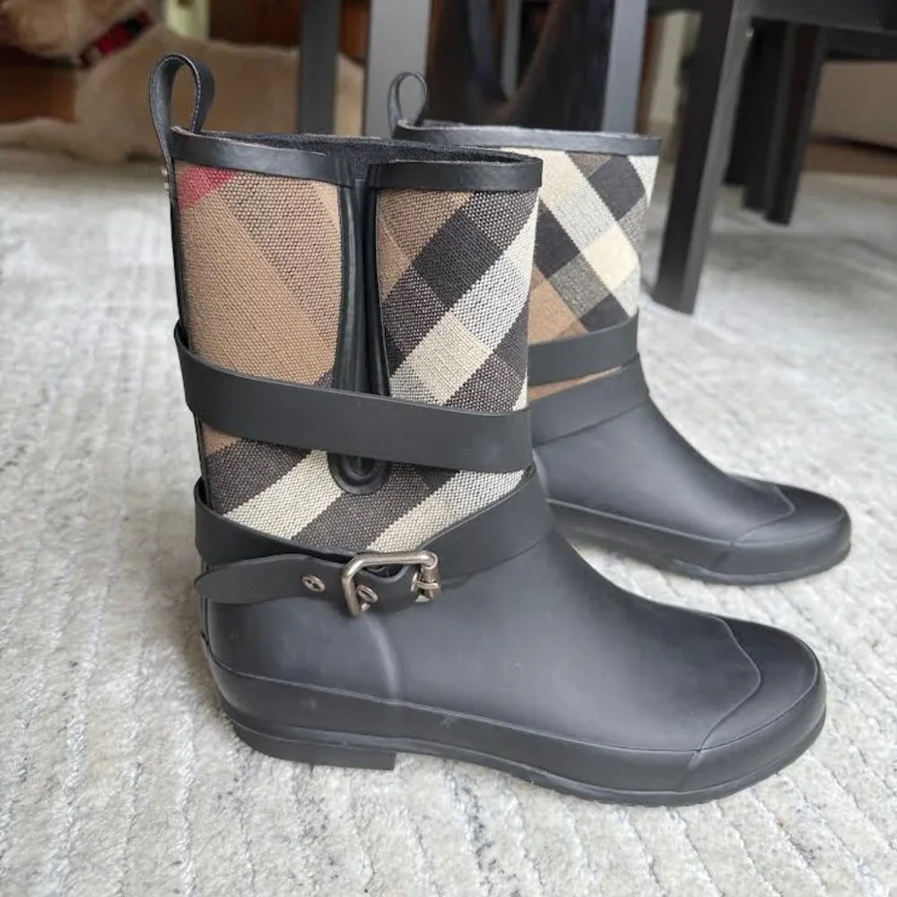 BURBERRY Check Detail Belted Rain Boots - Size 38 - Picture 1 of 8